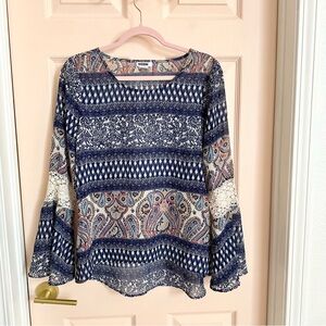 Blue crochet sleeve Dizzire top